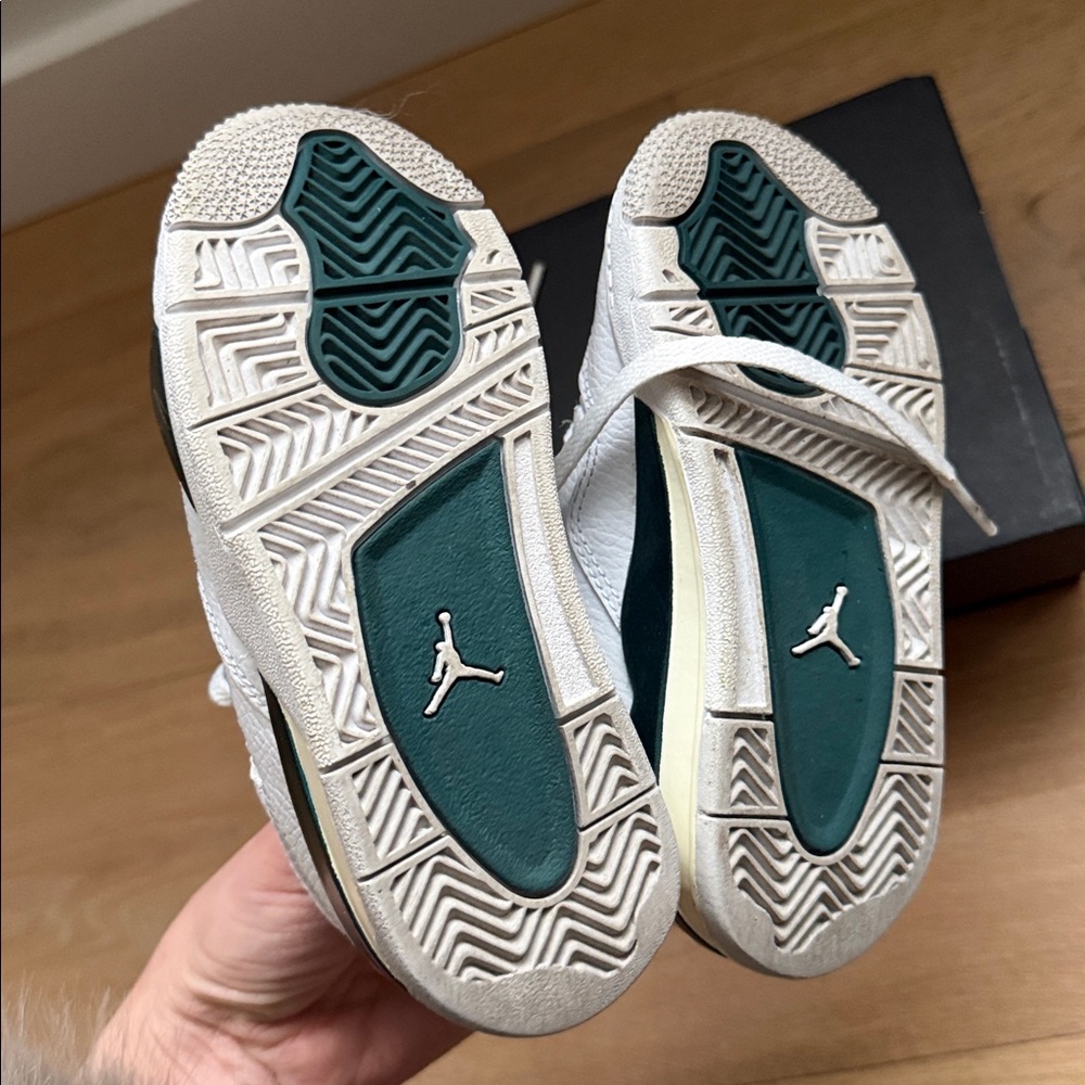 Jordan 4 Retro - Picture 5 of 7